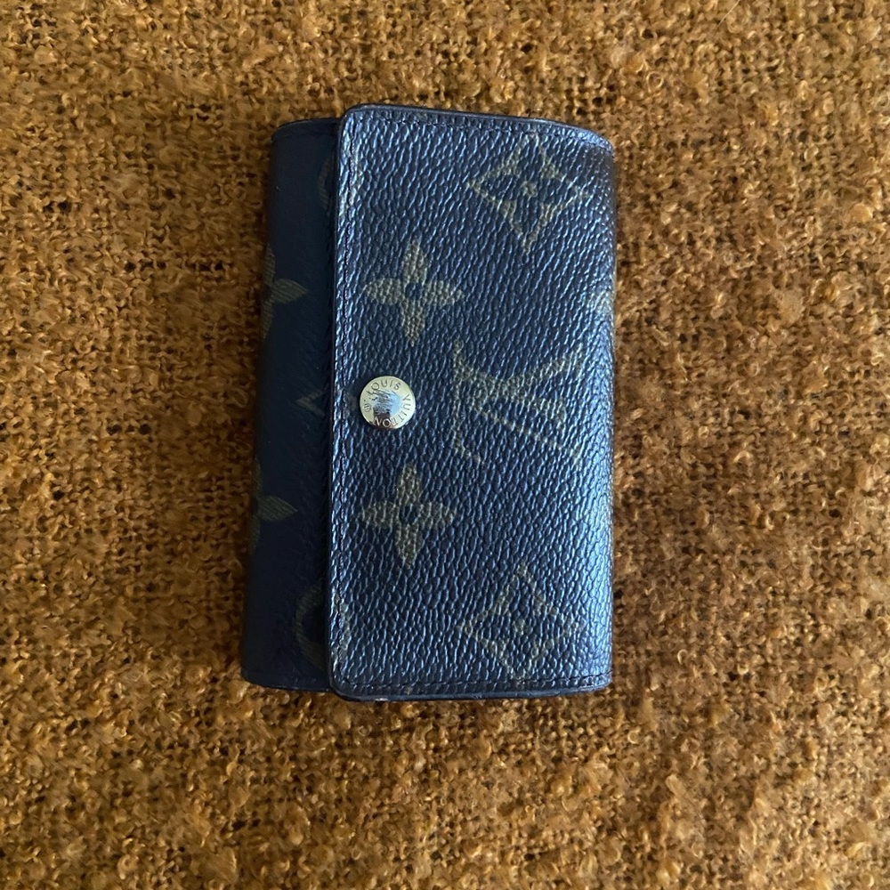 Louis Vuitton Monogram Key Holder in Brown